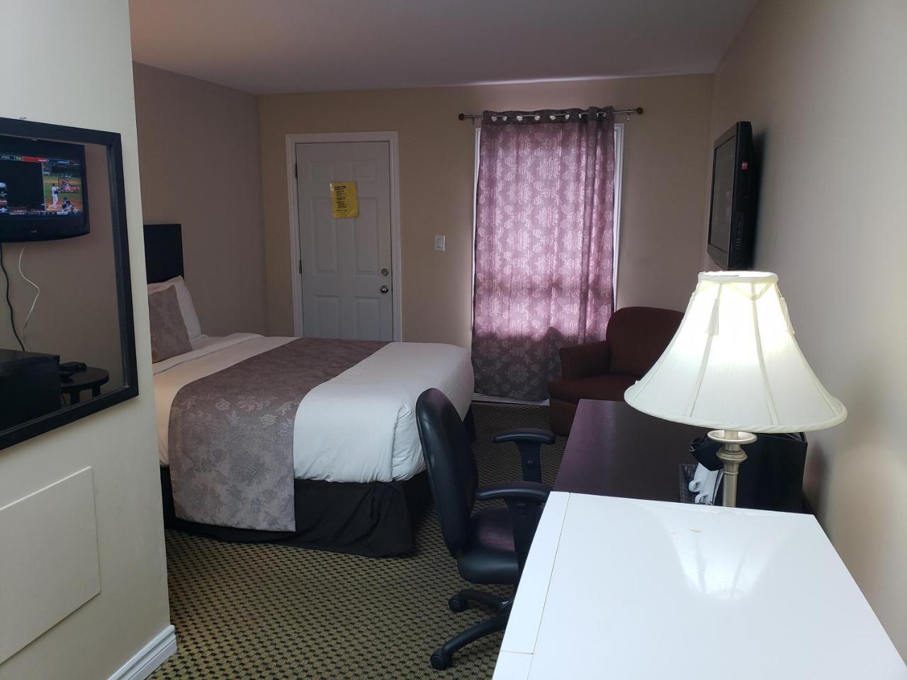 Regency Inn & Suites Cornwall Exterior foto